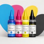 Kit d’encre de sublimation cyan, magenta, jaune et noir sur un fond aux couleurs CMJN